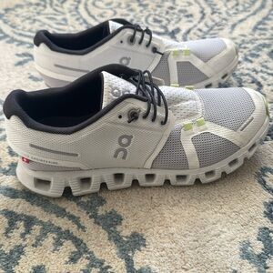 On cloud sneakers W6.5